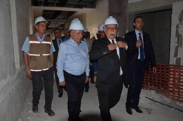 Bakan Avcı Hastane İnşaatını Gezdi 1