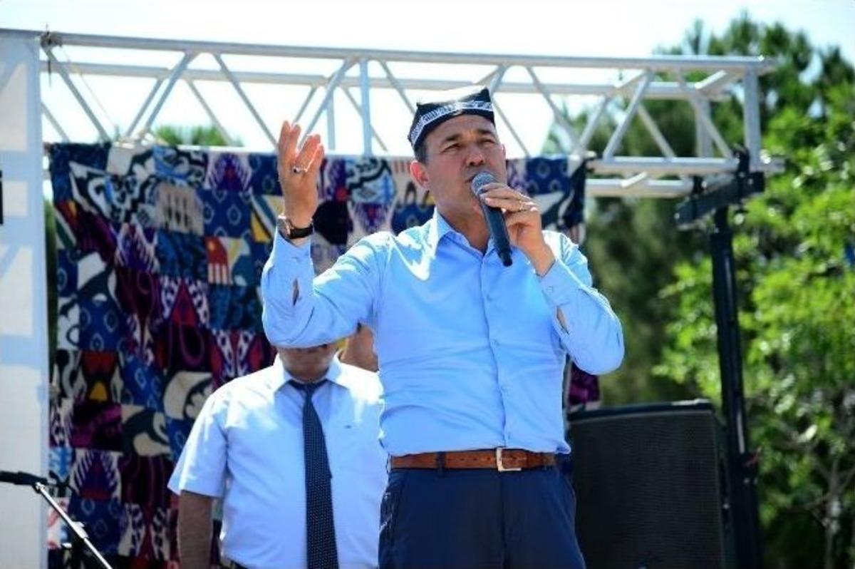 S&ouml;zl&uuml; T&uuml;rkistanlılar Pilav Ş&ouml;leni&rsquo;ne Katıldı