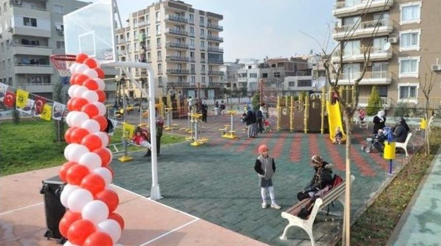 Buca&rsquo;ya Nazım Hikmet Heykeli