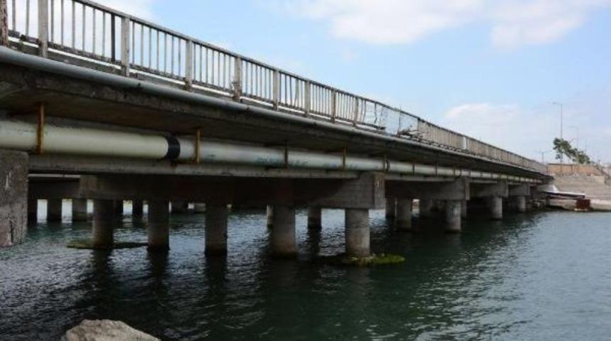 Akg&uuml;n: B&uuml;y&uuml;k&ccedil;ekmece'de K&ouml;pr&uuml; &Ccedil;&ouml;kerse Felaket Yaşanır