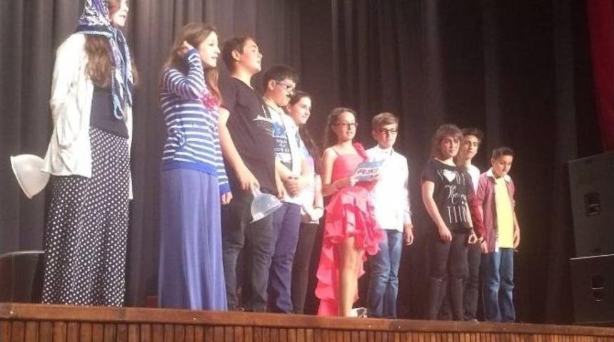 Eskişehir Melahat &Uuml;n&uuml;g&uuml;r Ortaokulu&rsquo;ndan Oyun Ve Şiir Dinletisi