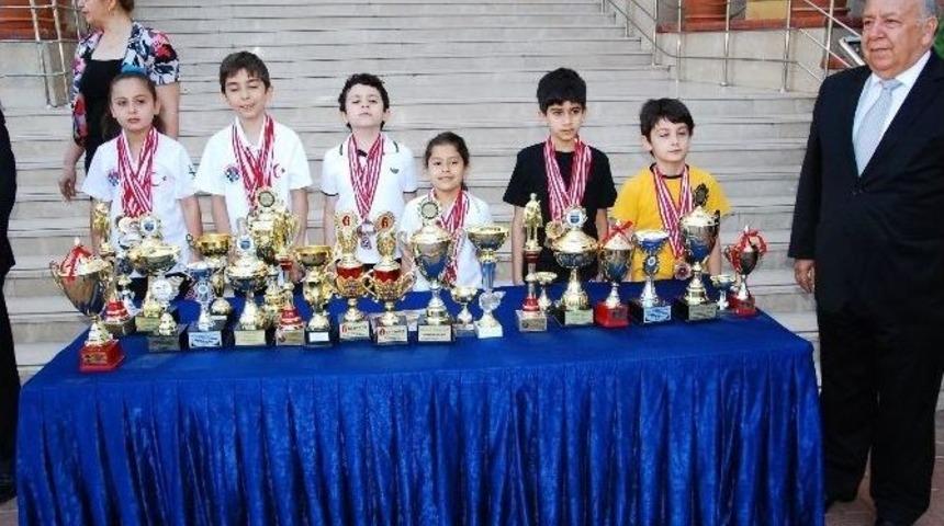 Gaziantep Kolej Vakfı Satrancın Şampiyonlarını &Ouml;d&uuml;llendirdi