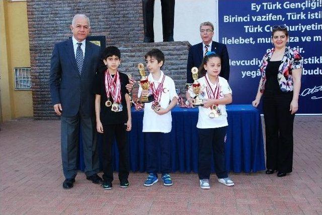 Gaziantep Kolej Vakfı Satrancın Şampiyonlarını &Ouml;d&uuml;llendirdi 1