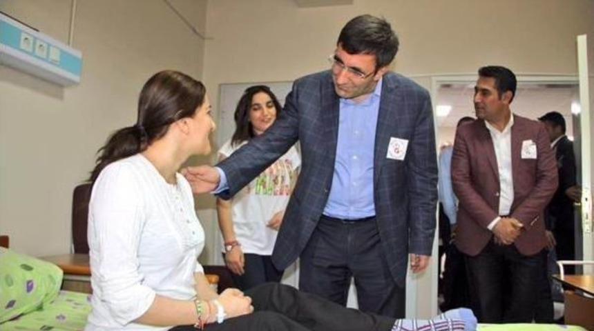 Bakan Yılmaz, Selahaddin Eyyubi Devlet Hastanesi&rsquo;ni Ziyaret Etti