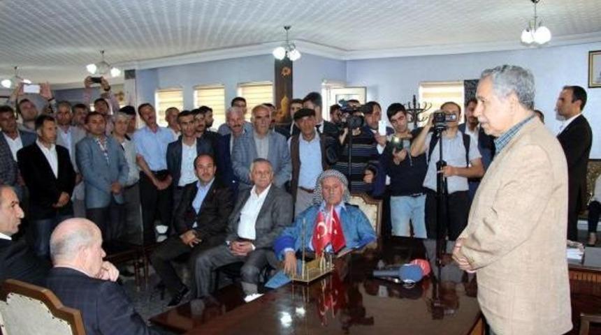 Arın&ccedil;: K&uuml;rtleri Seviyorum, Onlar Da Beni Seviyor