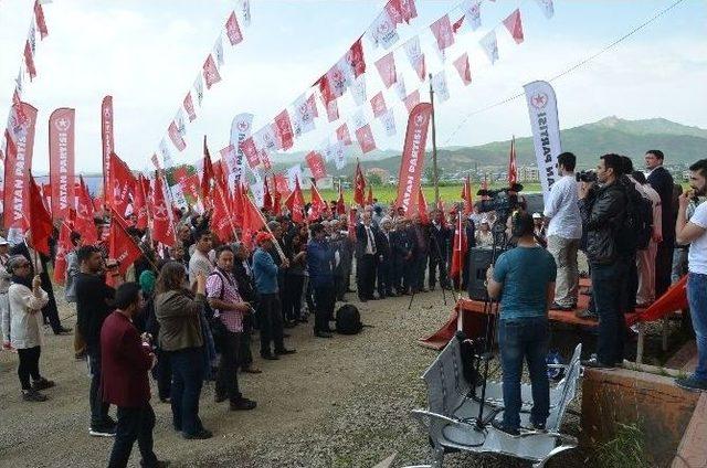 Doğu Perinçek Yüksekova’da