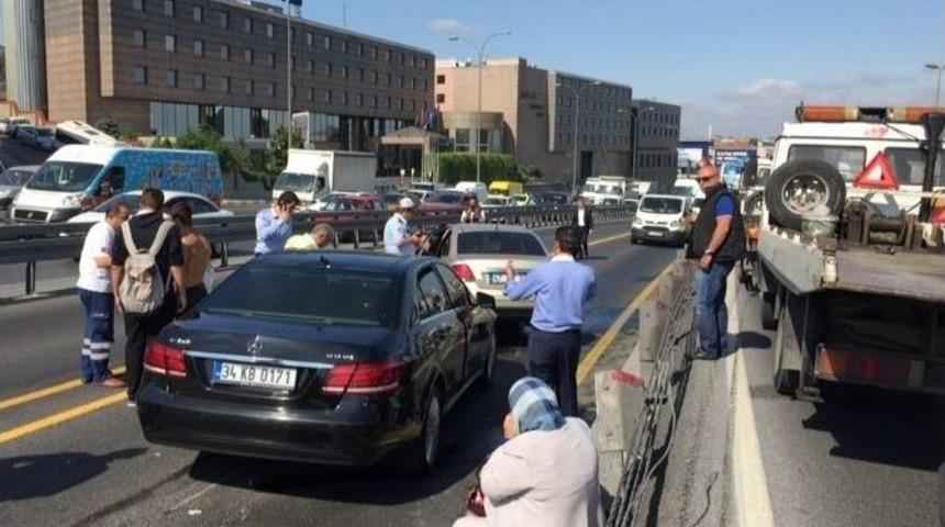 Metrob&uuml;s Yolunda Faciadan D&ouml;n&uuml;ld&uuml;