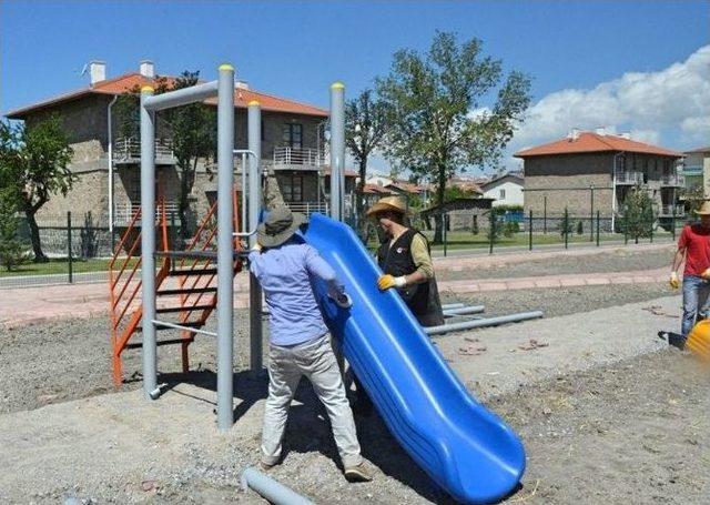 Kocasinan’dan Çocuklara Parklarda Karne Hediyesi