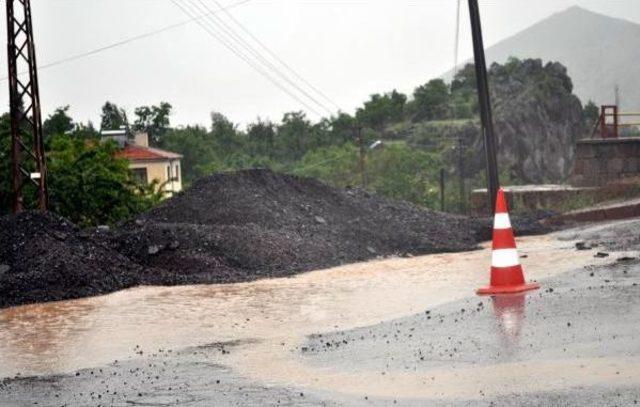 Kayseri’De Sağanak Yağış, Hayatı Olumsuz Etkiledi