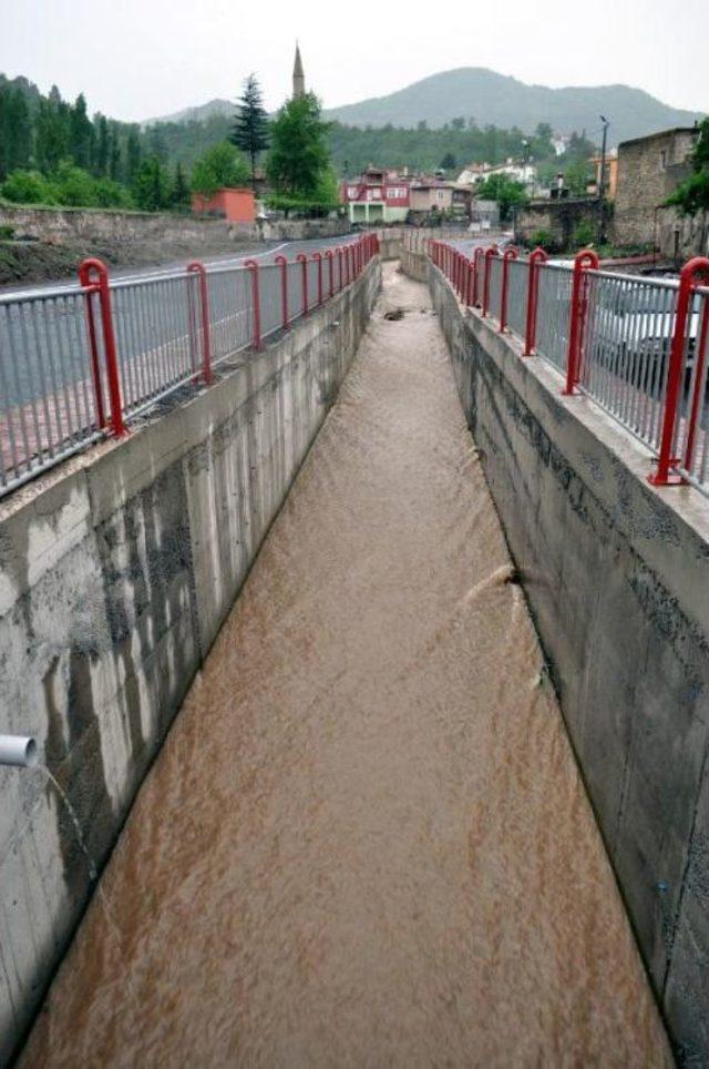 Kayseri’De Sağanak Yağış, Hayatı Olumsuz Etkiledi