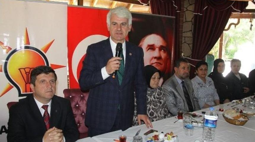 Ak Parti&rsquo;den 25 Adet Ak&uuml;l&uuml; Araba