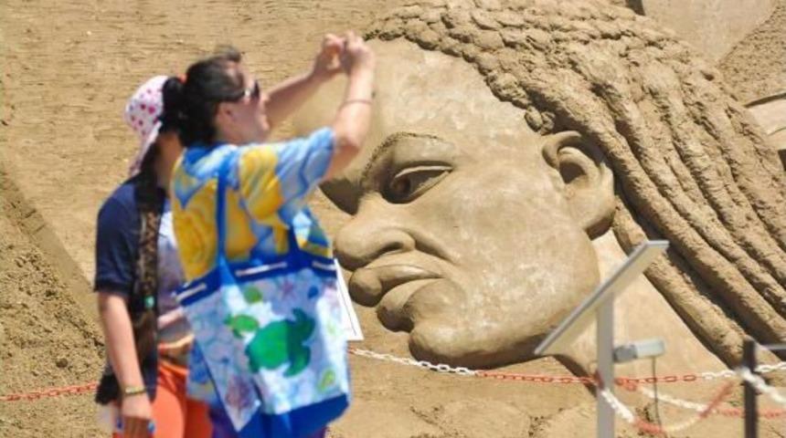 Kum Heykeller Sergilenmeye Başlandı