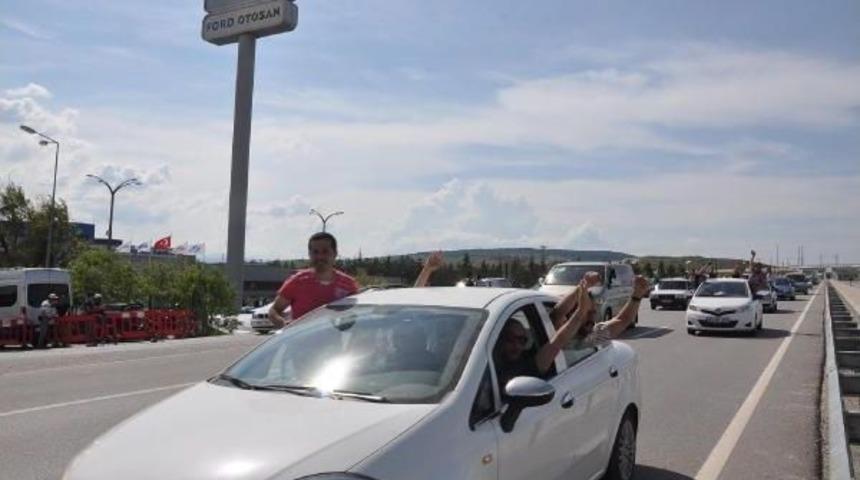 Otosan Iş&ccedil;ileri G&ouml;lc&uuml;k'ten İn&ouml;n&uuml;'ye Destek I&ccedil;in Geldi