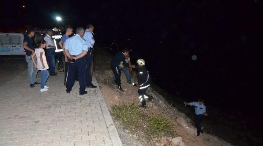 Şarampolden U&ccedil;an Ara&ccedil;taki S&uuml;r&uuml;c&uuml; Ka&ccedil;tı