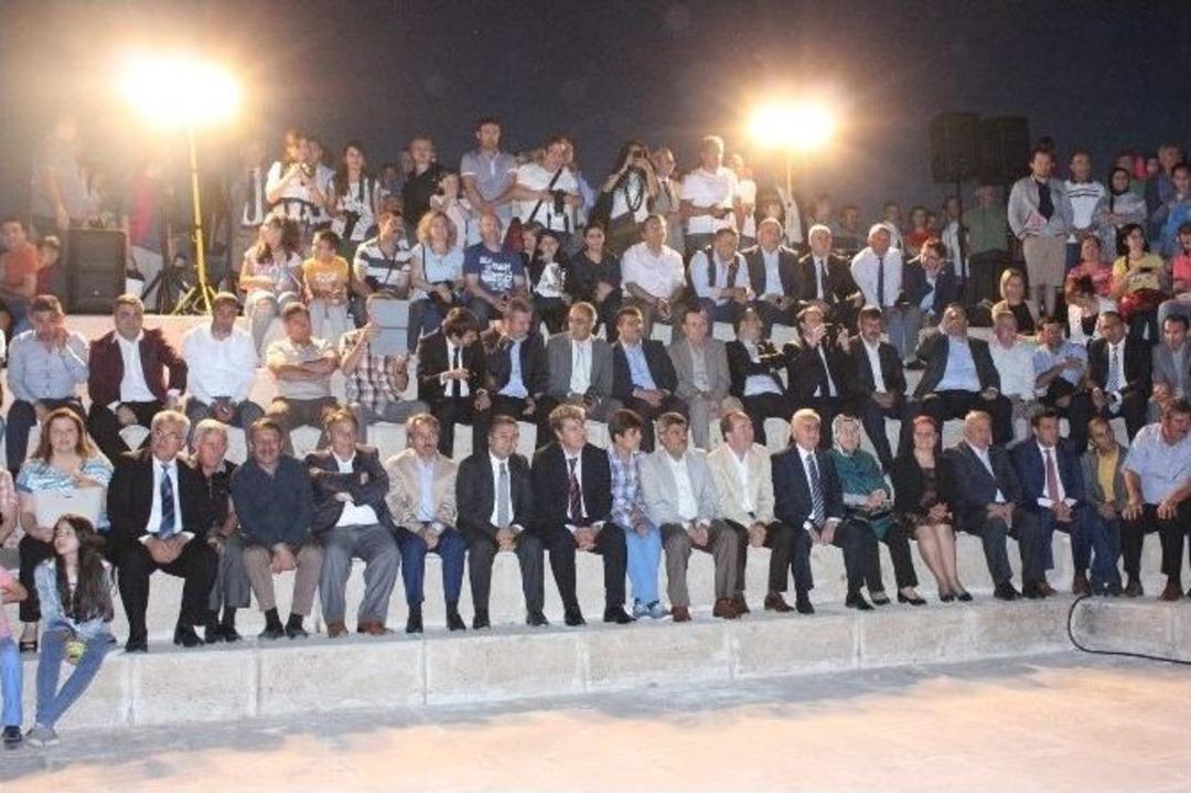 Tarihi Tunca K&ouml;pr&uuml;s&uuml; Işıl Işıl Oldu