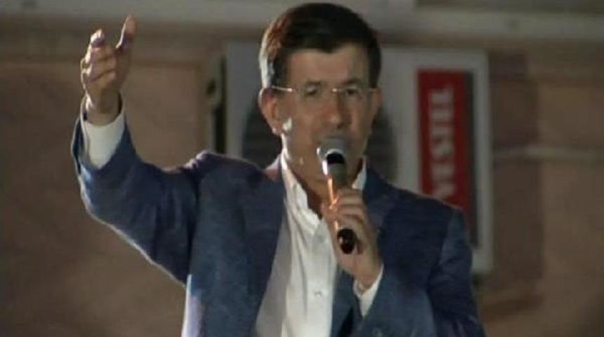 Başbakan Davutoğlu K&uuml;&ccedil;&uuml;k&ccedil;ekmece'de Konuştu