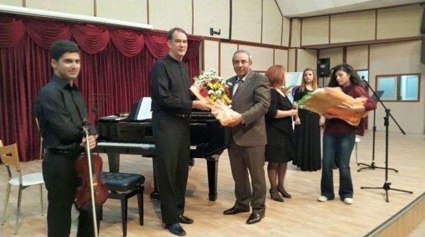 Yy&uuml;&rsquo;de Muhteşem Piyano Konseri