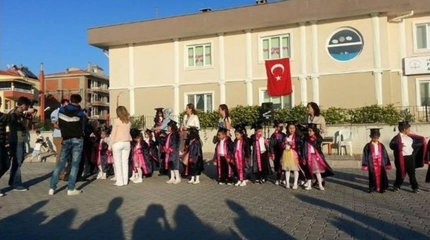 Anaokulu &Ouml;ğrencilerinden Mezuniyet Programı