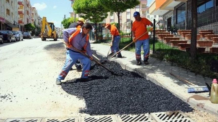 Pursaklar&rsquo;da Asfalt Ve Yama İşleri S&uuml;r&uuml;yor
