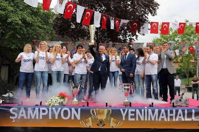 Şampiyonlar Ata&rsquo;nın Huzuruna &Ccedil;ıktı 1