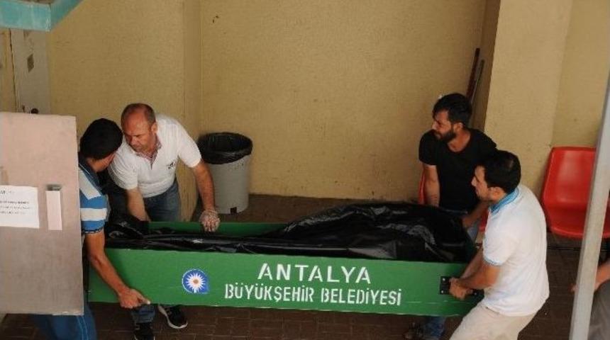 Antalya&rsquo;da &Ouml;ld&uuml;r&uuml;len Suriyeli Kadının Cenazesi Morgdan Alındı