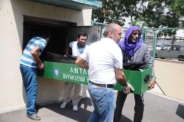 Antalya’da Öldürülen Suriyeli Kadının Cenazesi Morgdan Alındı