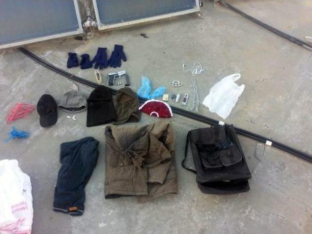 Kuyumcuyu Bayıltıp Soymaya &Ccedil;alıştılar 1