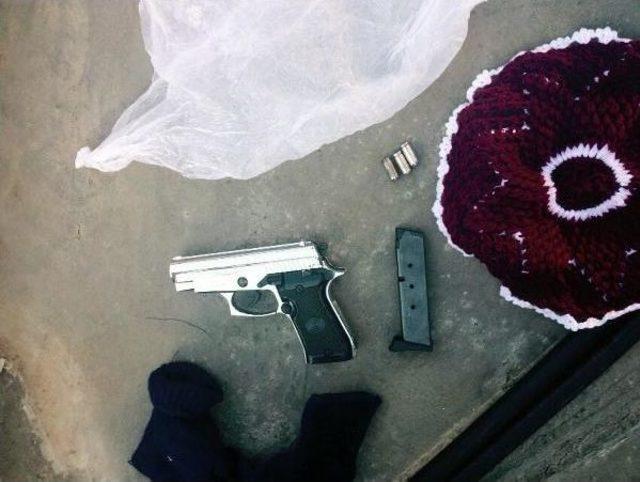 Kuyumcuyu Bayıltıp Soymaya &Ccedil;alıştılar 3