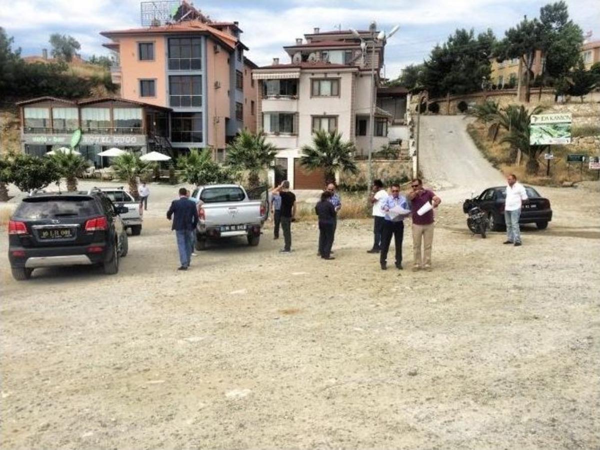 Altınoluk K&ouml;y Meydanı &Ccedil;alışmalarını İnceledi