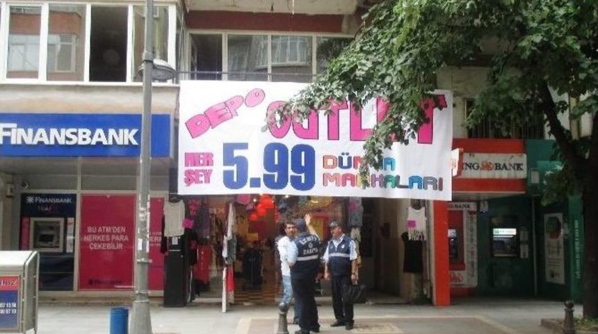 Zabıta&rsquo;dan Gelişig&uuml;zel Asılan Afişe Ge&ccedil;it Yok