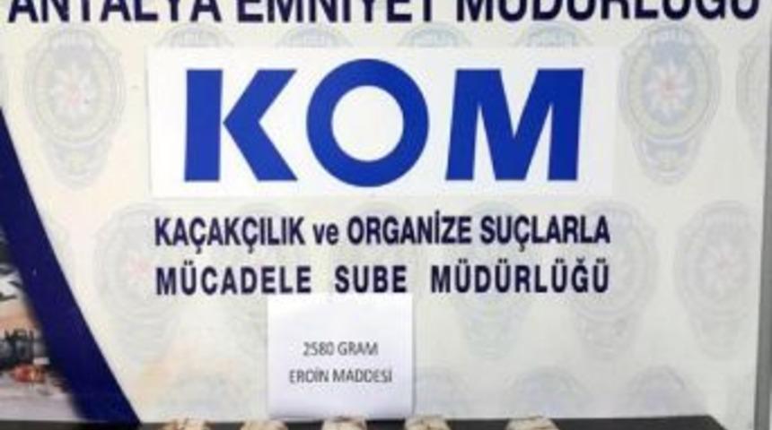 Otomobilde 2.5 Kilo Eroin