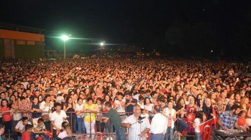 Kozan&rsquo;ın Kurtuluşunda Haluk Levent Konseri