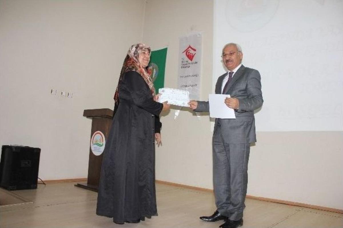 Kadın Kursiyerler Sertifikalarını Aldı