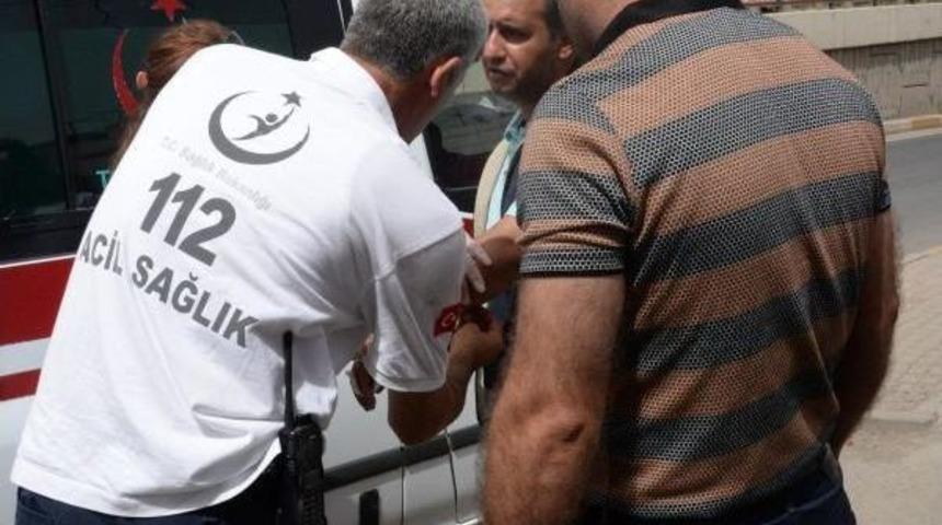 Diyarbakır'da Ka&ccedil;ak Yapı Sahipleri, Zabıtaya Saldırdı: 4 Yaralı