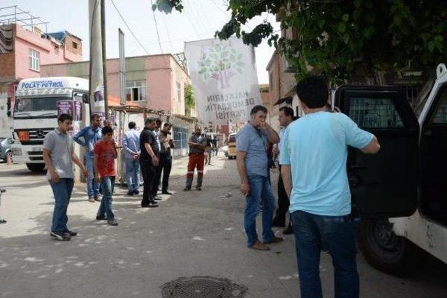 Diyarbakır da Ka&ccedil;ak Yapı Sahipleri, Zabıtaya Saldırdı: 4 Yaralı 3