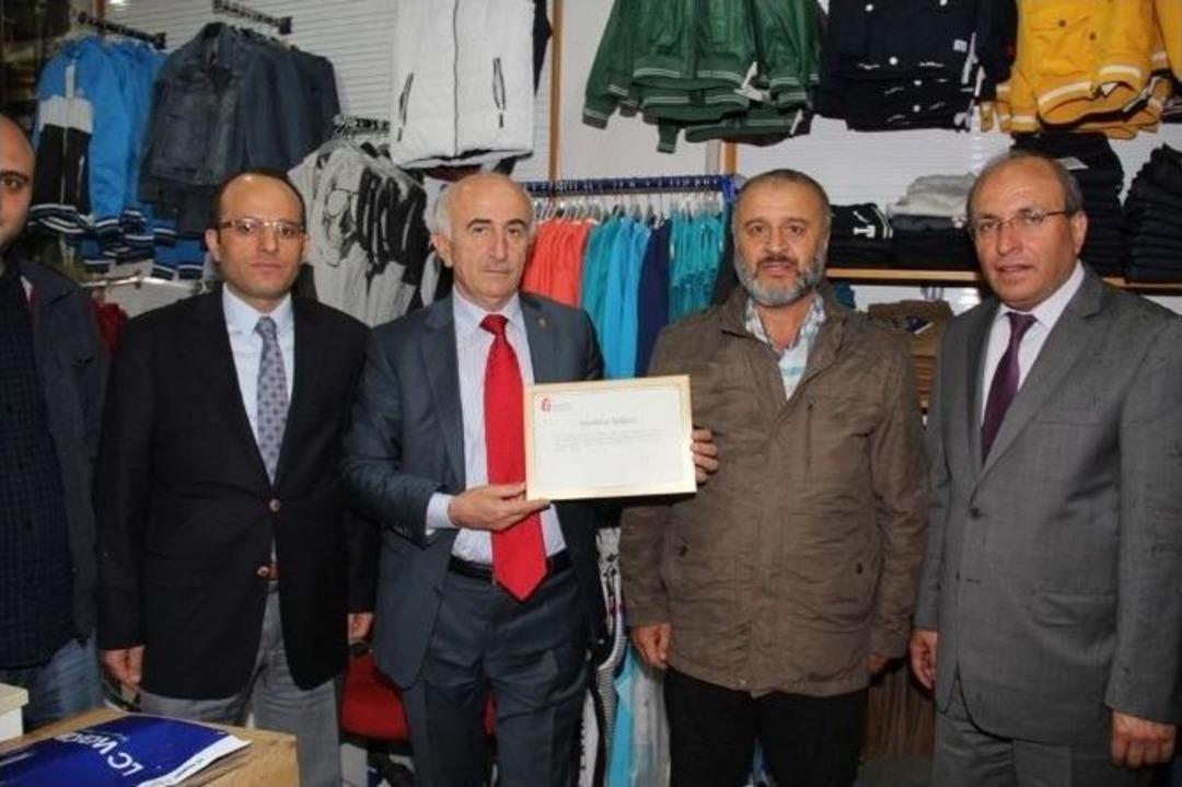 Bayburt&rsquo;un 2013 Yılı Vergi Rekortmenlerine Maliye Bakanlıktan Teşekk&uuml;r Belgesi