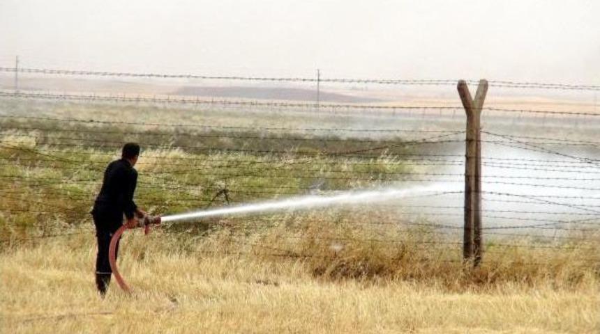 Nusaybin'in Suriye Sınırındaki Mayınlı Alanda Yangın &Ccedil;ıktı