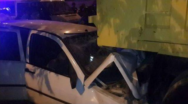 Park Halindeki Kamyona &Ccedil;arpan Otomobilin S&uuml;r&uuml;c&uuml;s&uuml; &Ouml;ld&uuml; 1