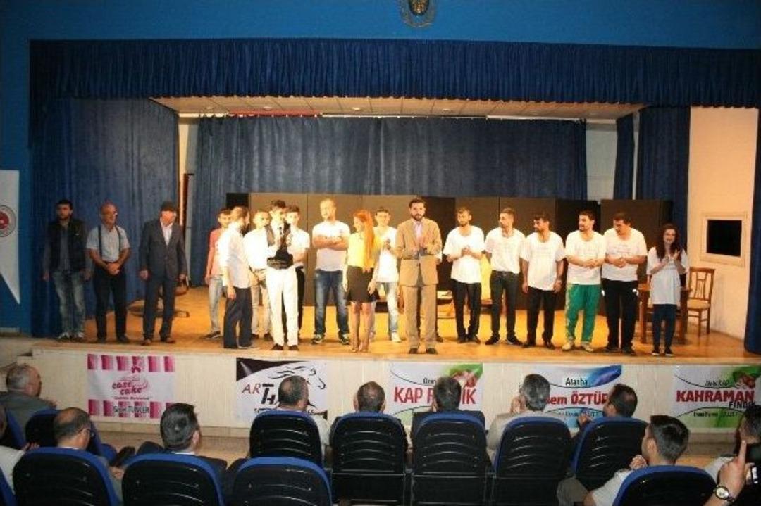 Hayata Tiyatro İle Tutundular