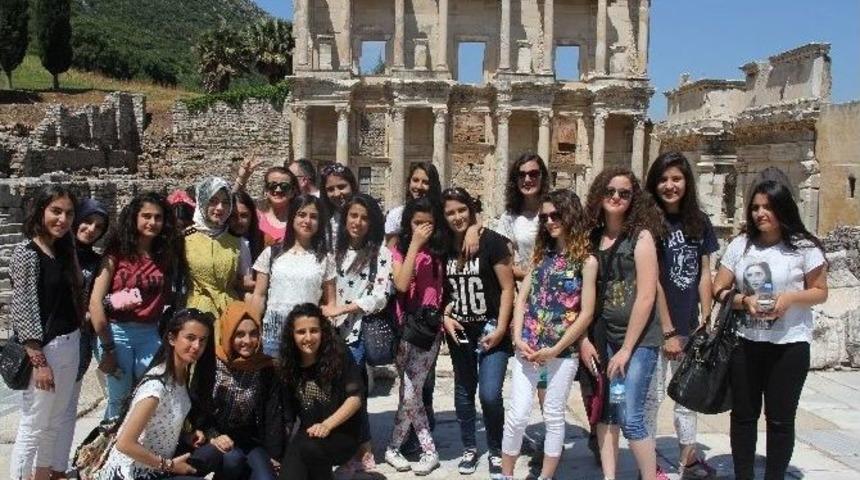 Manisalı Bin 600 Gen&ccedil; &lsquo;şehirler Ve K&uuml;lt&uuml;rler Projesi&rsquo; İle Buluşuyor