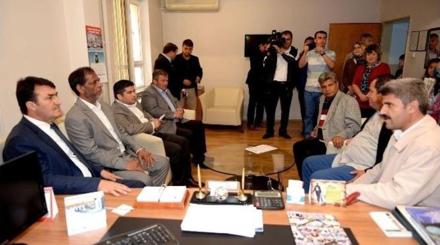 D&uuml;ndar &Ouml;ğrencilerle Badminton Oynadı