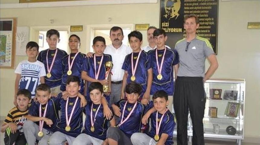&Ccedil;an 23 Eyl&uuml;l Ortaokulu Futsal Şampiyonu Oldu