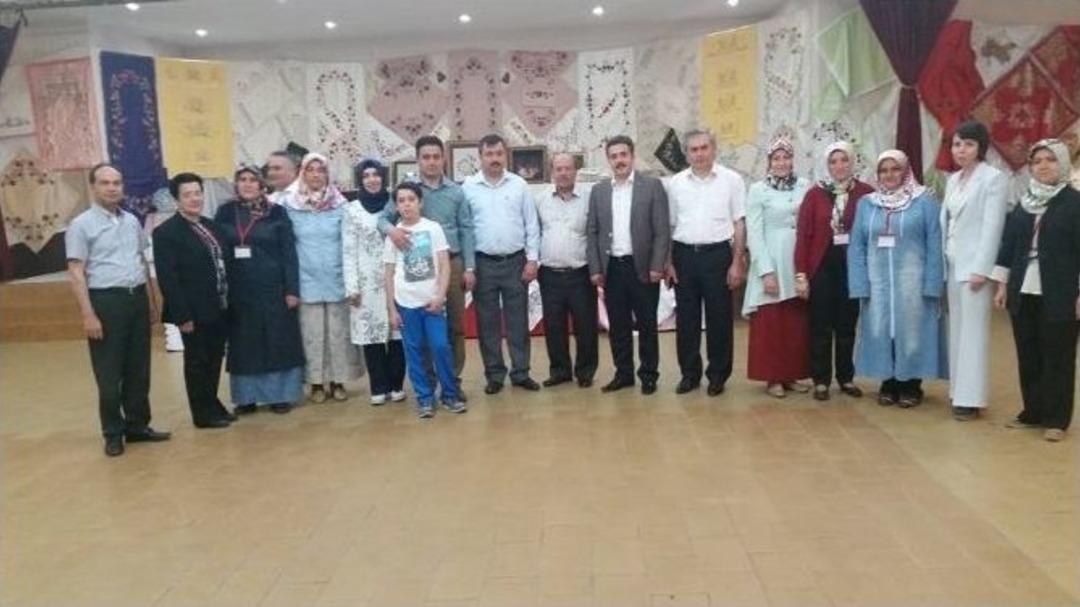 Milli Eğitim M&uuml;d&uuml;r&uuml; Memiş Yenice&rsquo;de A&ccedil;ılan Sergiyi Gezdi