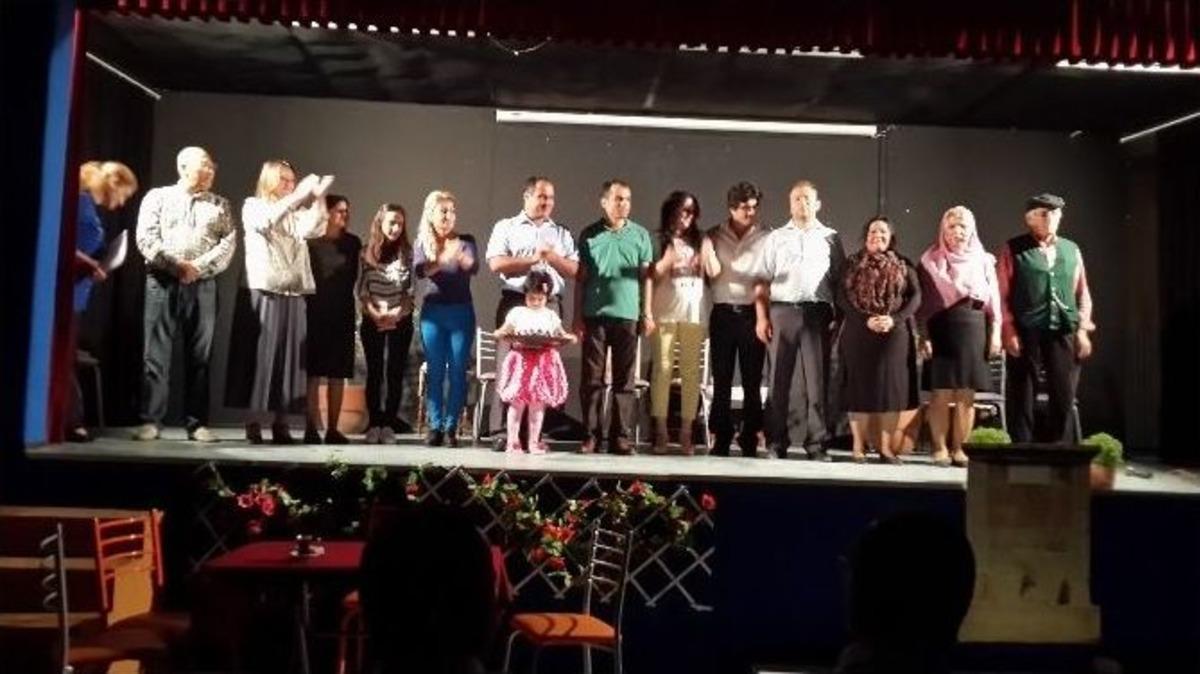 Ahem&rsquo;in Tiyatrocu Kursiyerleri B&uuml;y&uuml;ledi