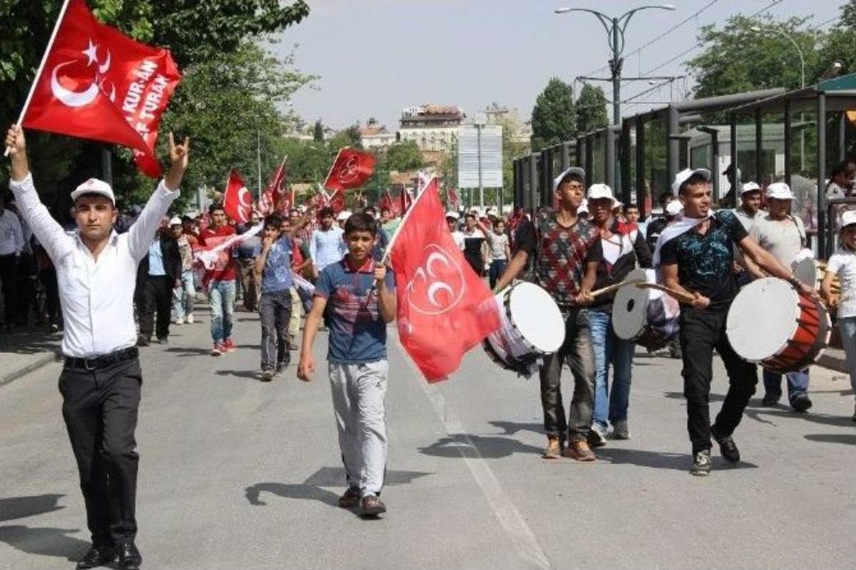 Miting Sonrası Davullu Zurnalı Y&uuml;r&uuml;y&uuml;ş