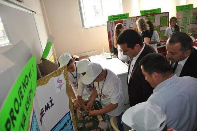 Boz&uuml;y&uuml;k Saffet Şeker Ortaokulu&rsquo;nda &ldquo;t&uuml;bitak 4006 Bilim Fuarı&rdquo; A&ccedil;ıldı 1