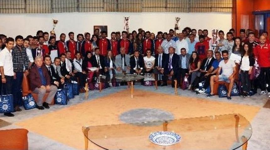 Msk&uuml;&rsquo;de Başarılı Sporculara &Ouml;d&uuml;l