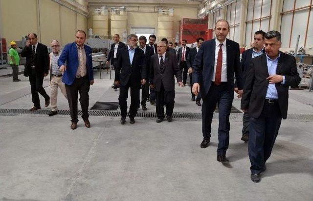 Bakan Taner Yıldız Akansu Fabrikası’ndaki İşçilerle Bir Araya Geldi