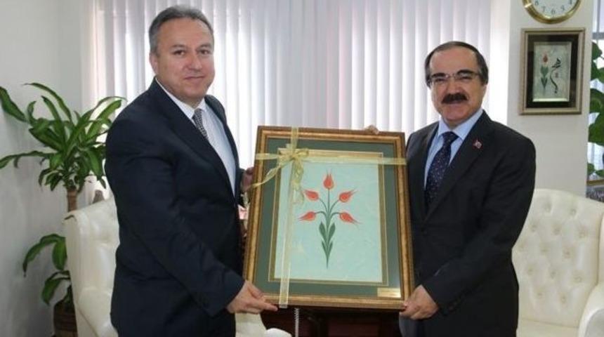 Sakarya Valisi Coş, Düzce Valisi Fidan’ı Ziyaret Etti