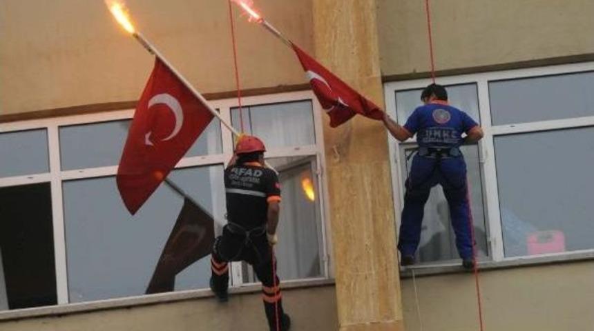 Hastanedeki Tatbikat Ger&ccedil;eği Aratmadı